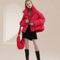 新品上市 | 羽绒，时尚与保暖的完美结合！成为冬日里的时尚女王！