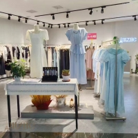 解锁夏日女装陈列密码，邂逅时尚新风尚