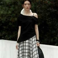 黑白之间，藏着夏日最高级的松弛感